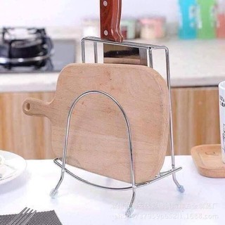 Giá để dao thớt, làm bằng thép không gỉ giúp cho việc vệ sinh dễ dàng và nhanh chóng