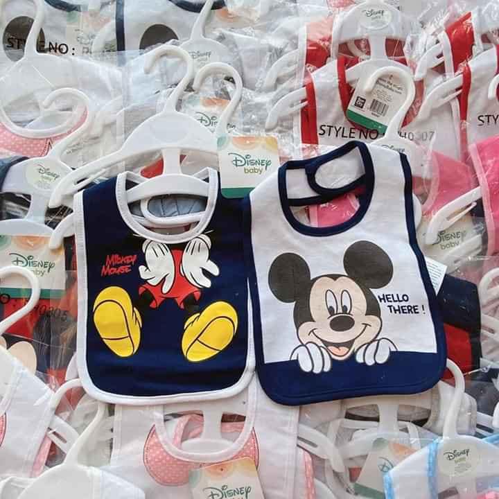 Set 2 yếm cho bé chống thấm Disneybaby