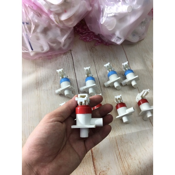 2 vòi âm cây nước nóng lạnh