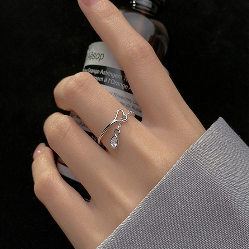 Nhẫn Đeo Tay Kim Loại Tạo Hình Trái Tim Đính Đá Thời Trang Cho Nữ