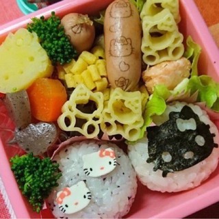 NUI HELLO KITTY VÀ HOA