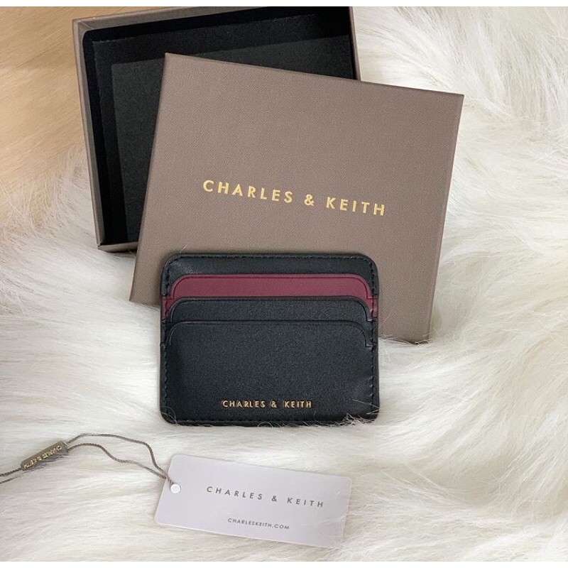 Ví Đựng Thẻ Hiệu Charles And Keith Giá Đỡ