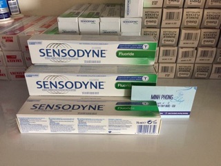 Kem đánh răng Sensodyne Fluoride
