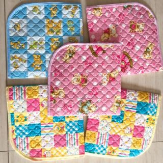 CHIẾU NHỰA CHỐNG THẮM CHO BÉ