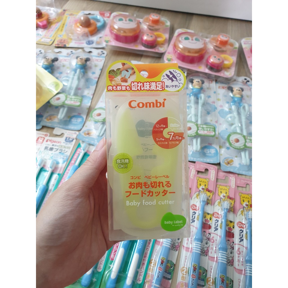 Kéo cắt thức ăn cho bé Combi Nhật Bản