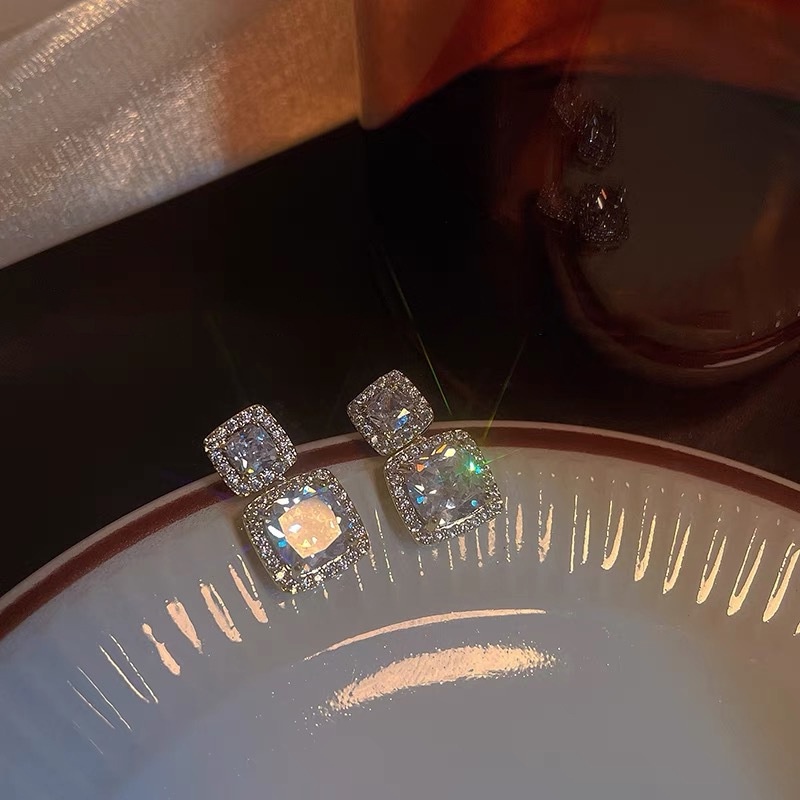 Bông Tai Đính Đá Zircon Lấp Lánh Sang Trọng Cho Nữ