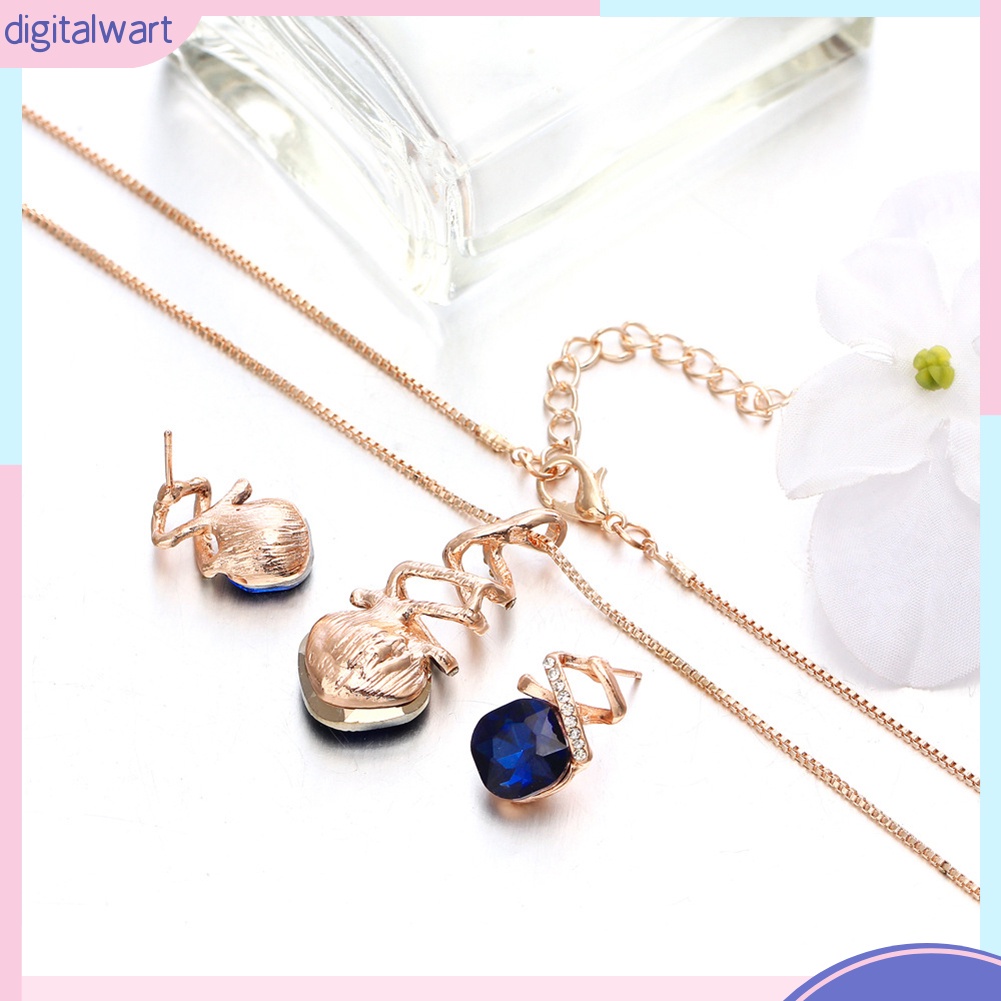 Dây Chuyền Và Đôi Khuyên Tai Thiết Kế Duyên Dáng