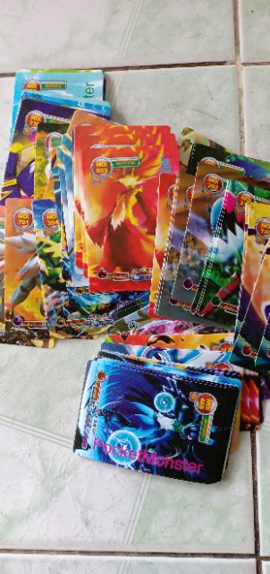 Thẻ bài pokemon dựa dẻo tuổi thơ