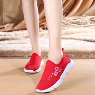 Giày Hoa Đào Rực Rỡ đón Tết 