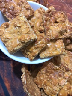 Bánh mái ngói hạnh nhân