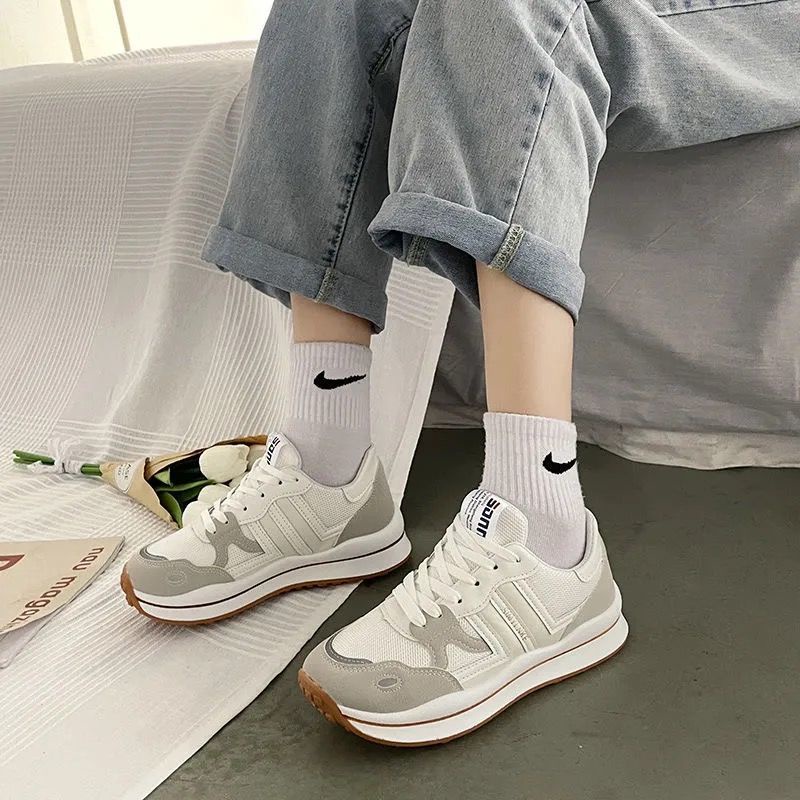 Giày Thể Thao Đế Dày Siêu Nhẹ Màu Trắng Dễ Phối Đồ Thời Trang Phong Cách Hàn Quốc Cho Nữ