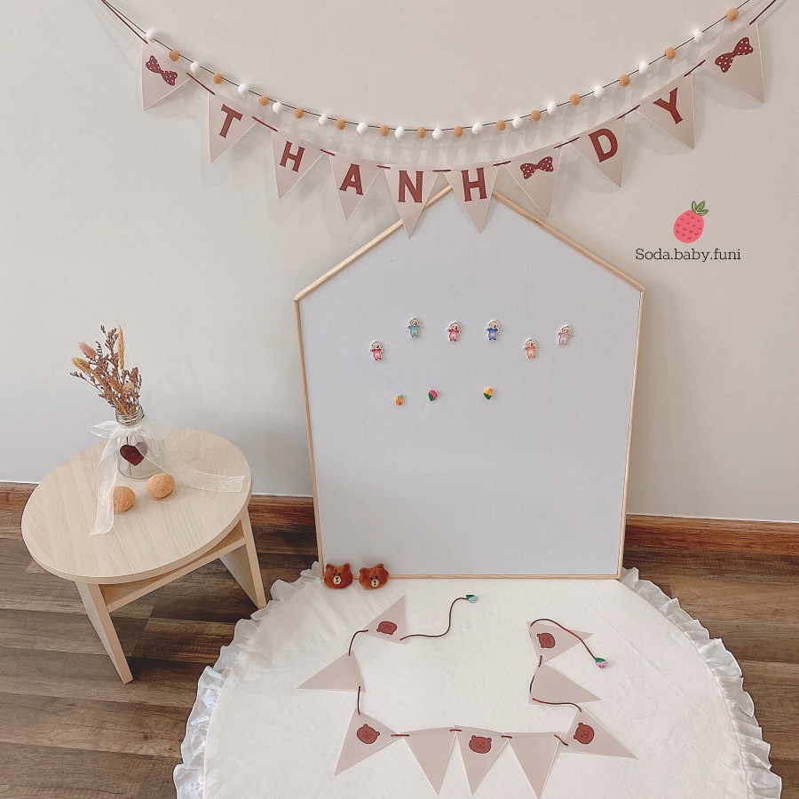 Dây tam giác tên bé phối chữ và hoạ tiết lẻ trang trí phòng tông nâu phong cách hàn quốc dài 140cm