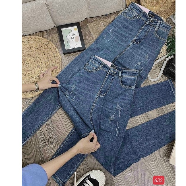 Quần jeans nữ rách lưng cao màu xanh 1 nút xước nhẹ vải denim co dãn cao ôm dáng , quần cạp cao T-Fashion Shop QN632