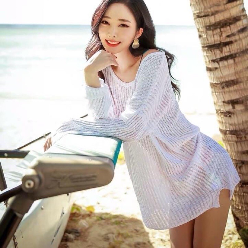 Áo lưới đi biển trễ vai form oversize sành điệu