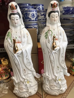 Tượng quan âm sứ đứng