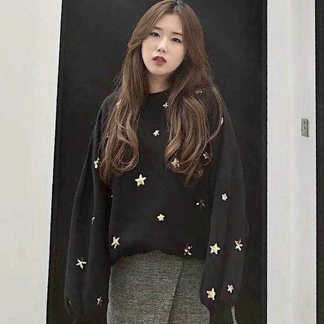 Áo nỉ đen - đính sao