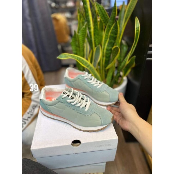 Sneker size 39