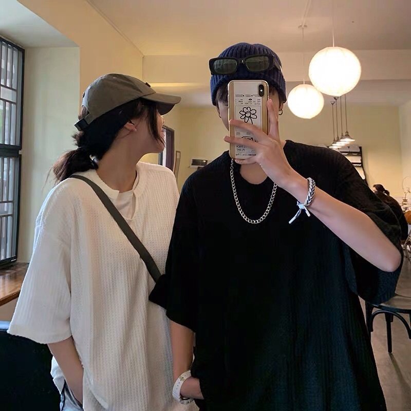 Áo Thun Nam Nữ  Chất Tổ Ong Hàn Quốc Cổ V Vải Dày Mịn Thoáng Mát Thiết Kế Thời Trang Kiểu Dáng Năng Động Trẻ Trung