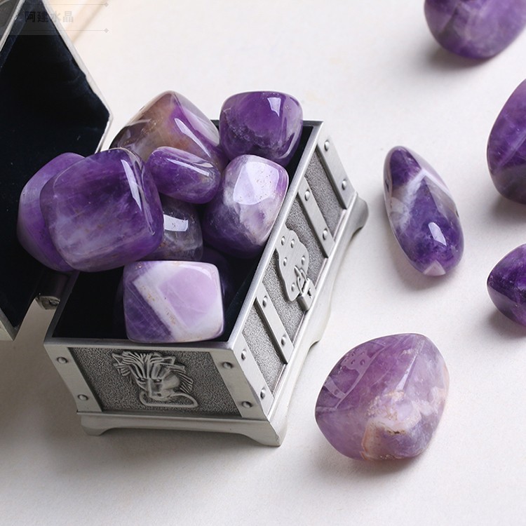 Viên đá thanh tẩy phong thủy chơi tarot