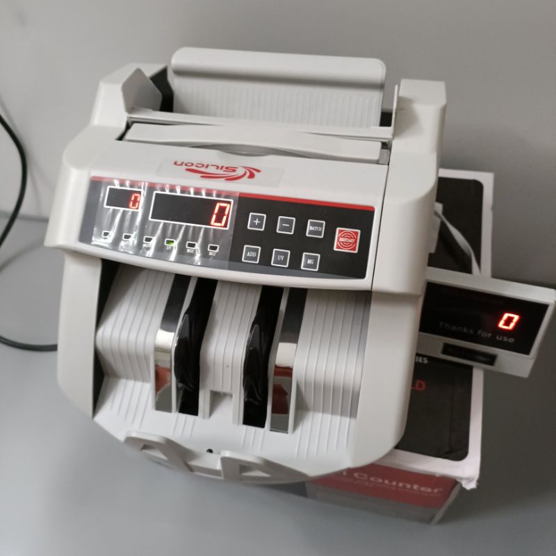 Máy đếm tiềnSilicon 2200C. Đếm số lượng tờ thông thường chức năng cộng dồn và chia mẻ, máy được bảo hành 18 tháng