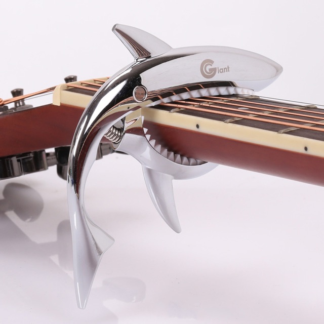 Capo guitar cá mập cao cấp chất lượng