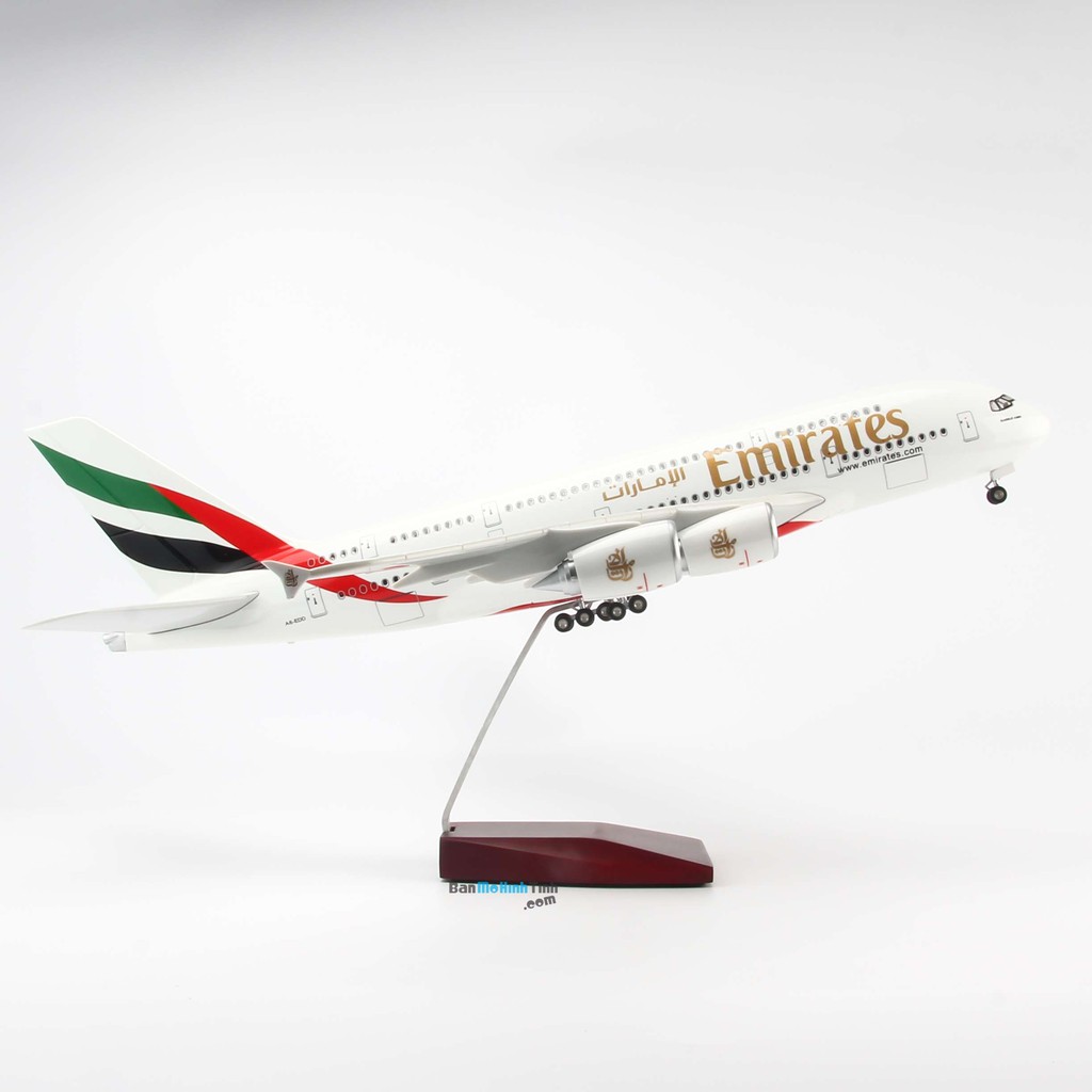 Mô hình máy bay lắp ráp có đèn led Emirates Airbus A380 47cm Everfly