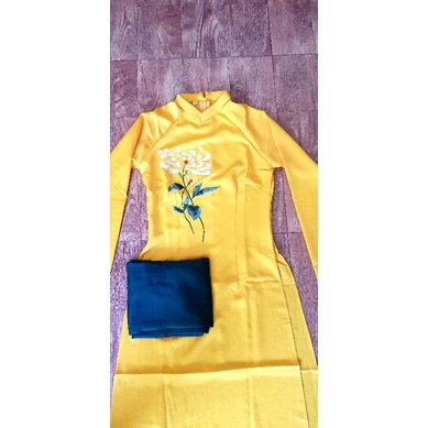 Áo dài lụa Tây Thi thêu hoa vàng thắm