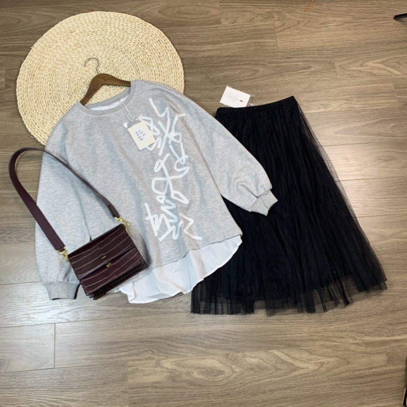 Chân váy phủ ren