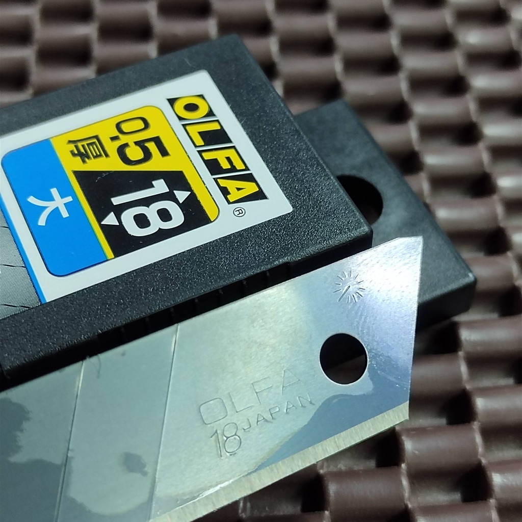 Lưỡi dao cắt 18mm OLFA LBB50K Nhật Bản