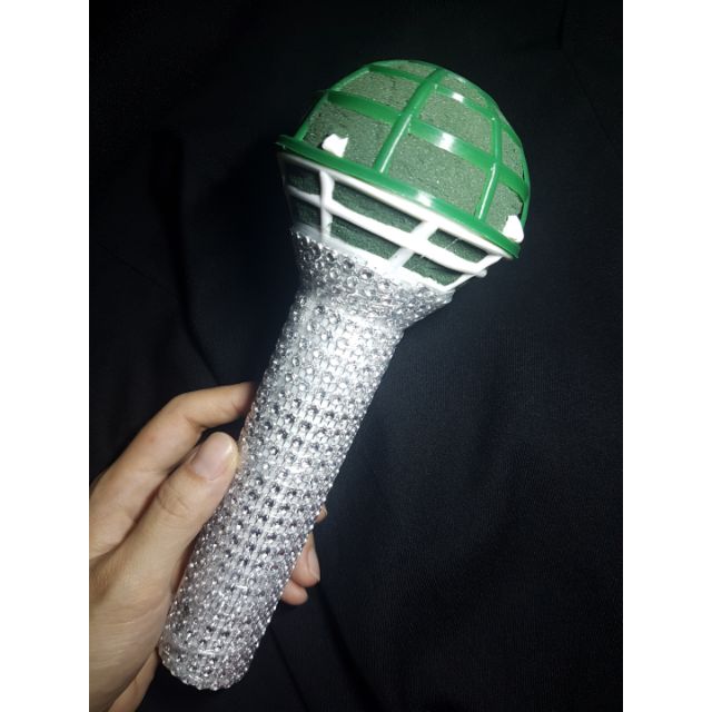 Tay cầm cắm hoa cô dâu