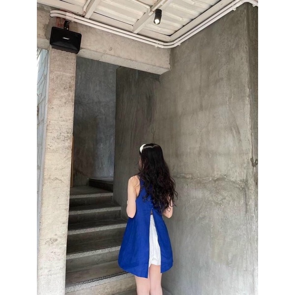Set áo xanh biển không tay gài nút lưng kèm quần short trángw