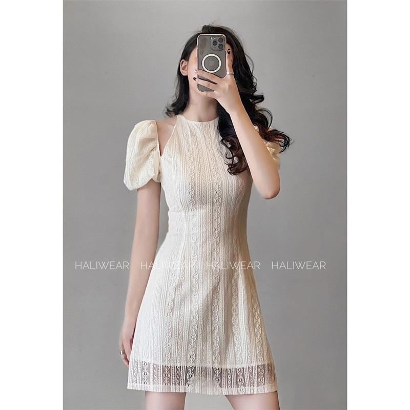 Váy ren cổ yến khoét vai