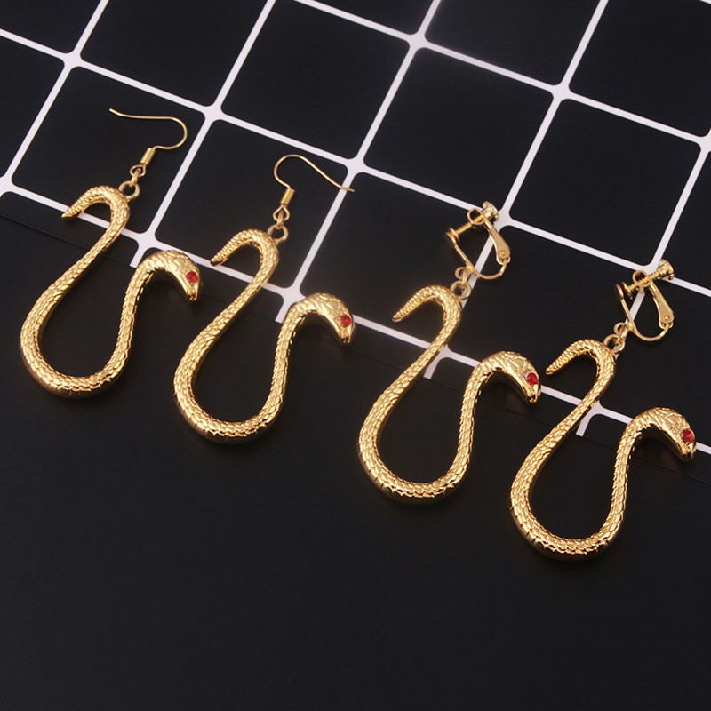 Khuyên tai nữ tạo hình hình nhân vật Boa Hancock trong phim One piece