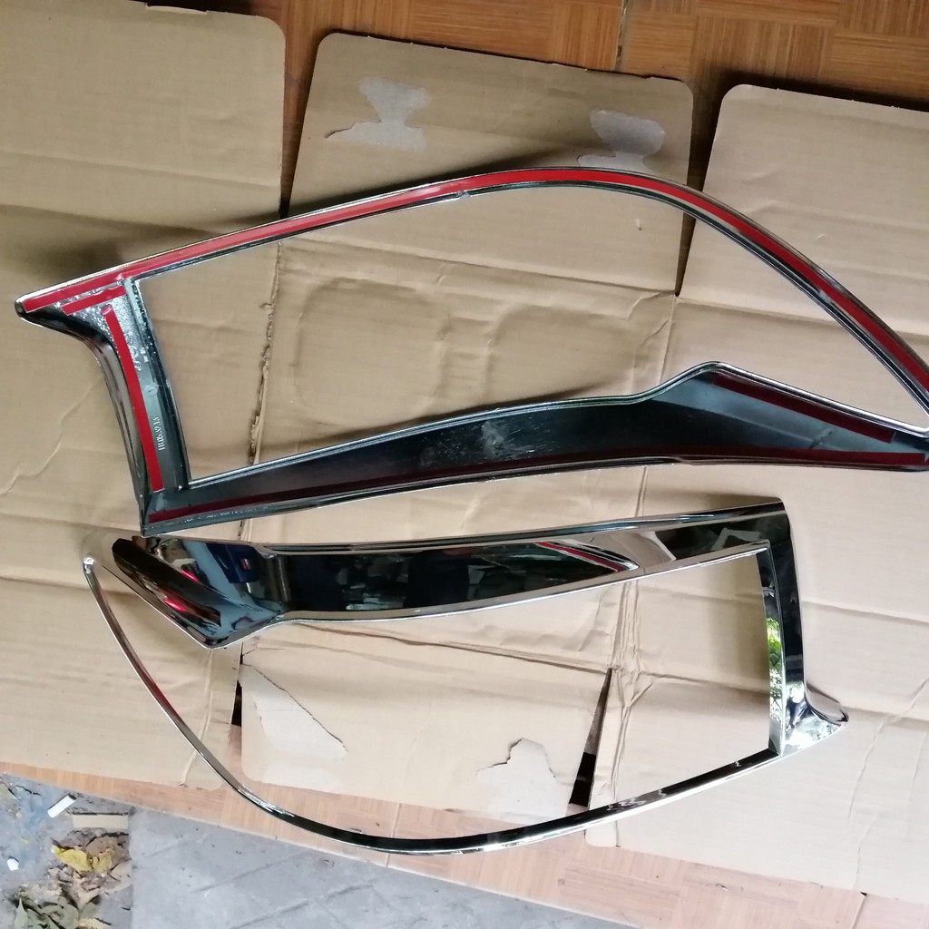Bộ ốp viền đèn Pha mạ crom xe Toyota Fortuner 2009-2011 Bản Liên Doanh