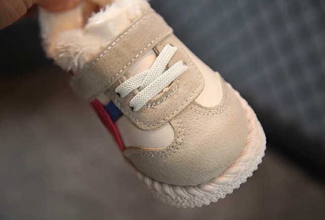 GIÀY THỂ THAO LÓT LÔNG CHO BÉ 🐰