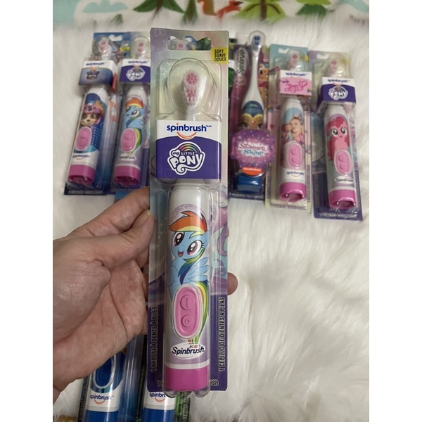 ⭐️⭐️BÀN CHẢI PIN CHO BÉ SPINBRUSH  💰💰💰giá: 220k   💎Bàn chải đánh răng loại bỏ mảng bám và mát xa nướu .
