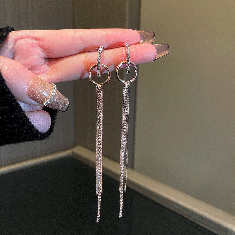 Bông Tai Tua Rua Dáng Dài Đính Đá Sang Trọng Thời Trang Cho Nữ