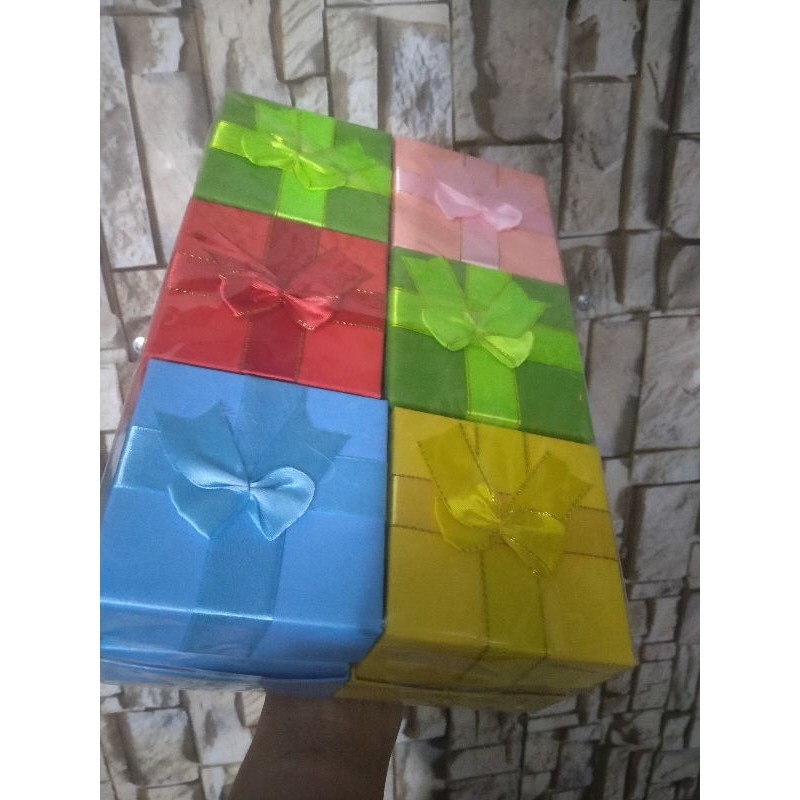 Hộp để trang sức đủ màu compo 12 cai