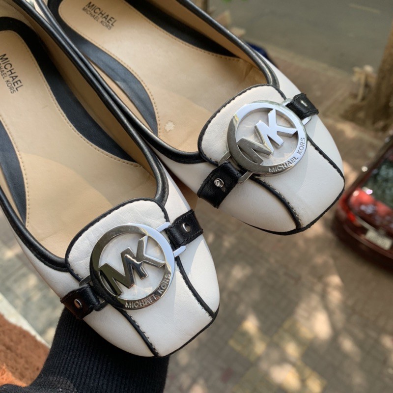 [CLEARANCE 600K sz 8 - nhập mã PUMI800] Giày Michael Kors Black/White