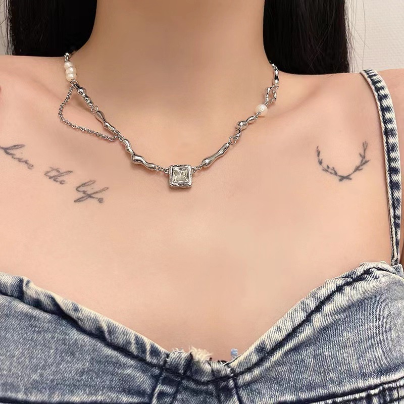 Dây chuyền chuỗi đính ngọc trai phong cách hip hop cá tính