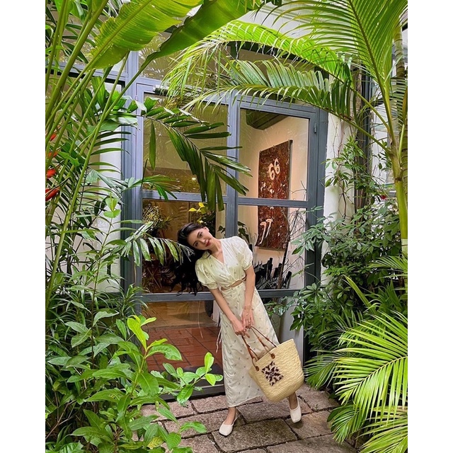 LILLIE | Váy khoét eo hoạ tiết hoa thêu