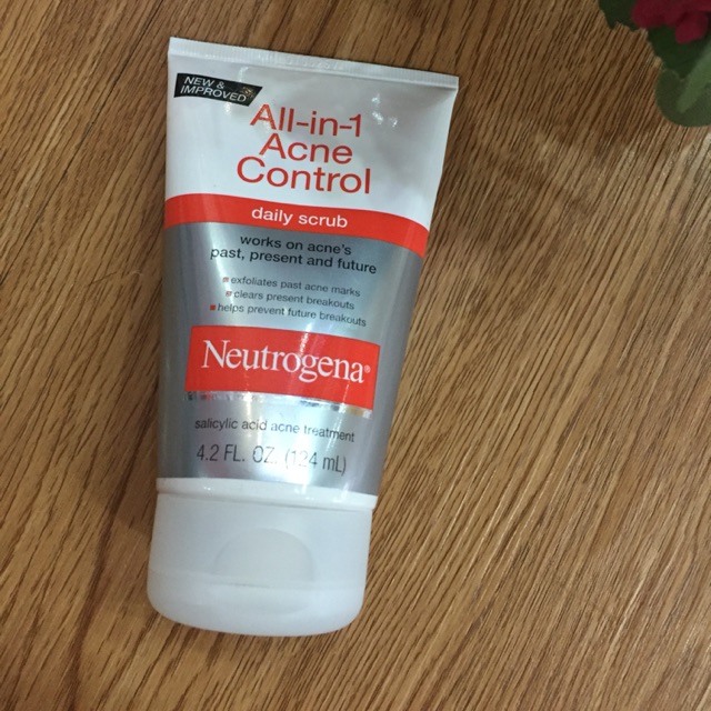 Sữa rửa mặt Neutrogena