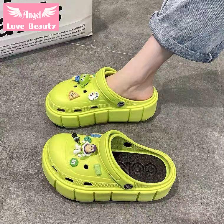 [Hàng Mới Bán Chạy]~Giày Sandal Đế Dày Đục Lỗ Kiểu Hoạt Hình Buzz Lightyear Dễ Thương Dễ Phối Đồ Đi Biển Cho Nữ