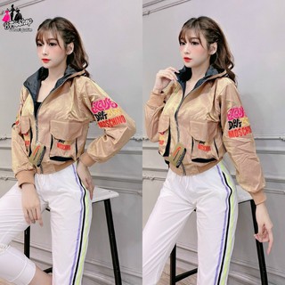 Áo Khoác Phi Xà Cừ Lụa Nữ Có Nón Túi Hộp Lớn Hoạ Tiết Chữ Nổi Bật