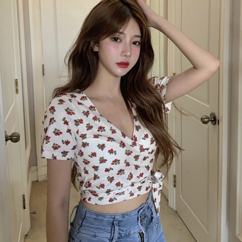 Áo Nữ Tay Ngắn Cổ Chữ V Họa Tiết Hoa Thời Trang Quyến Rũ