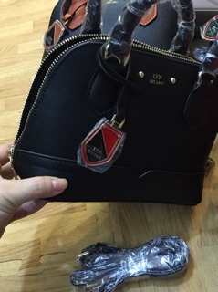 Túi xách LYN HẾN (size 23)