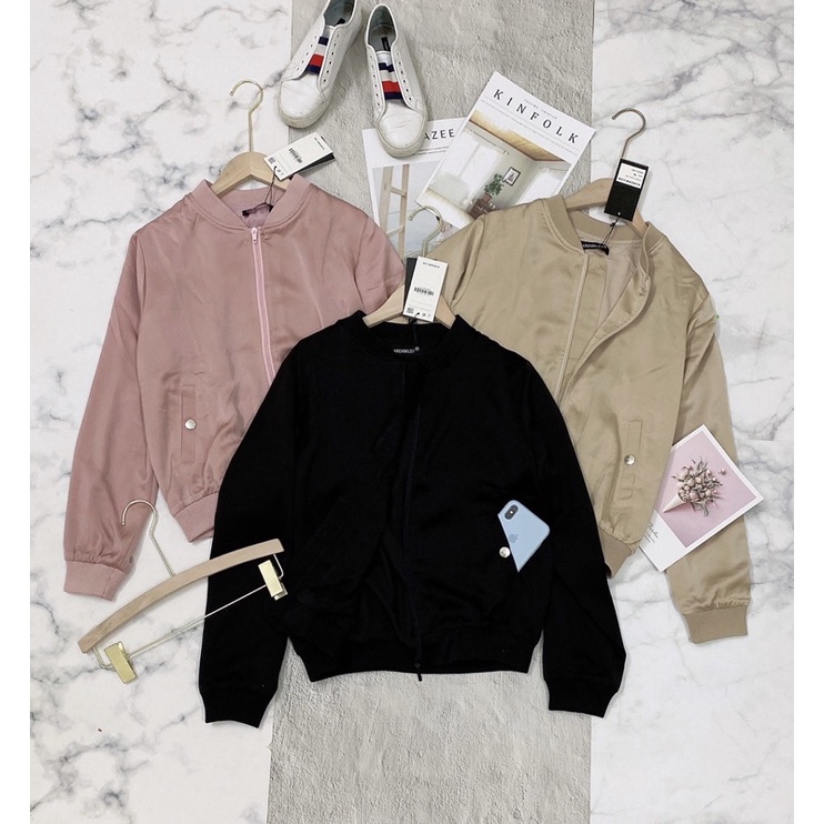 Áo bomber lụa túi bấm