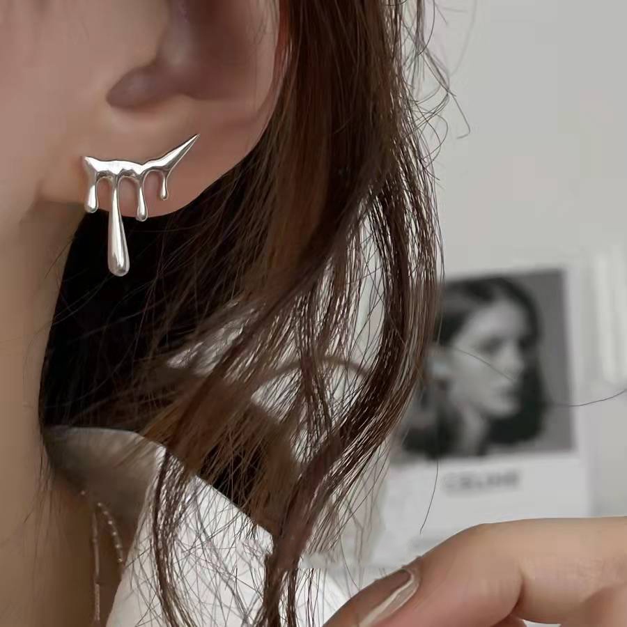 Khuyên tai hình giọt nước màu bạc phong cách vintage