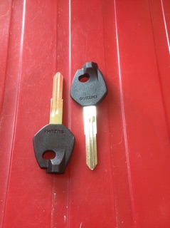 Cặp phôi chìa khoá SUZUKI ( rảnh trái )