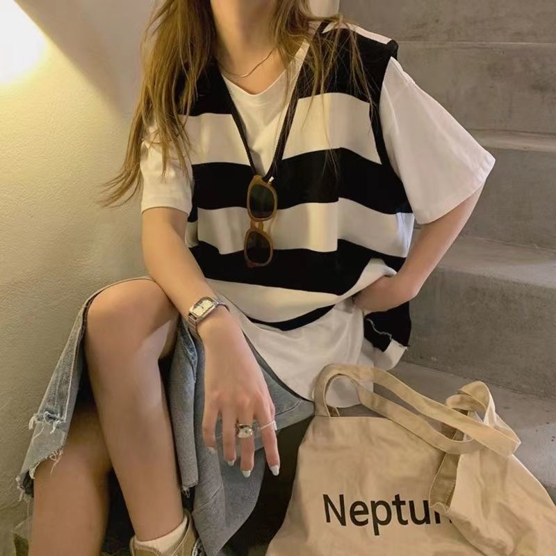 Áo Thun Tay Ngắn Cổ Chữ V Họa Tiết Kẻ Sọc Thời Trang Hàn Quốc Dễ Phối Đồ Cho Nữ